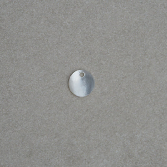 Petit Charm Coquillage Rond en Nacre