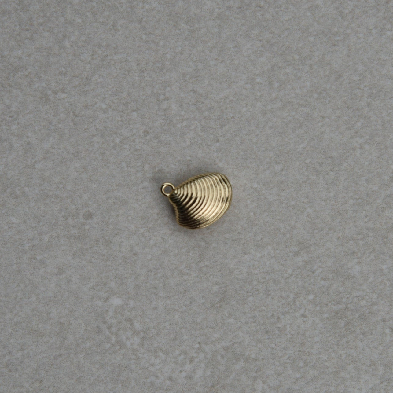 Charm Coquillage Plat Plaqué Or 14K