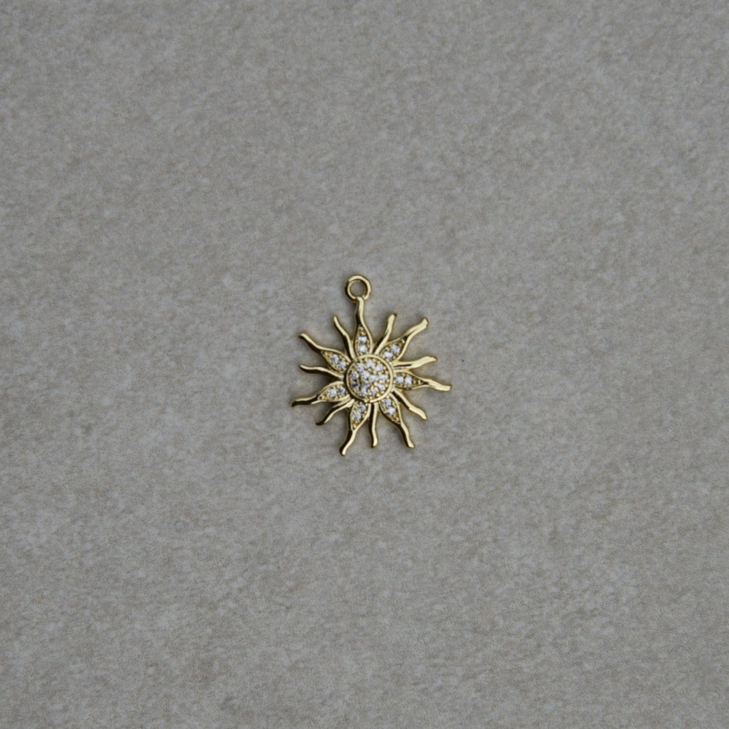 Charm Soleil plaqué or 18 K