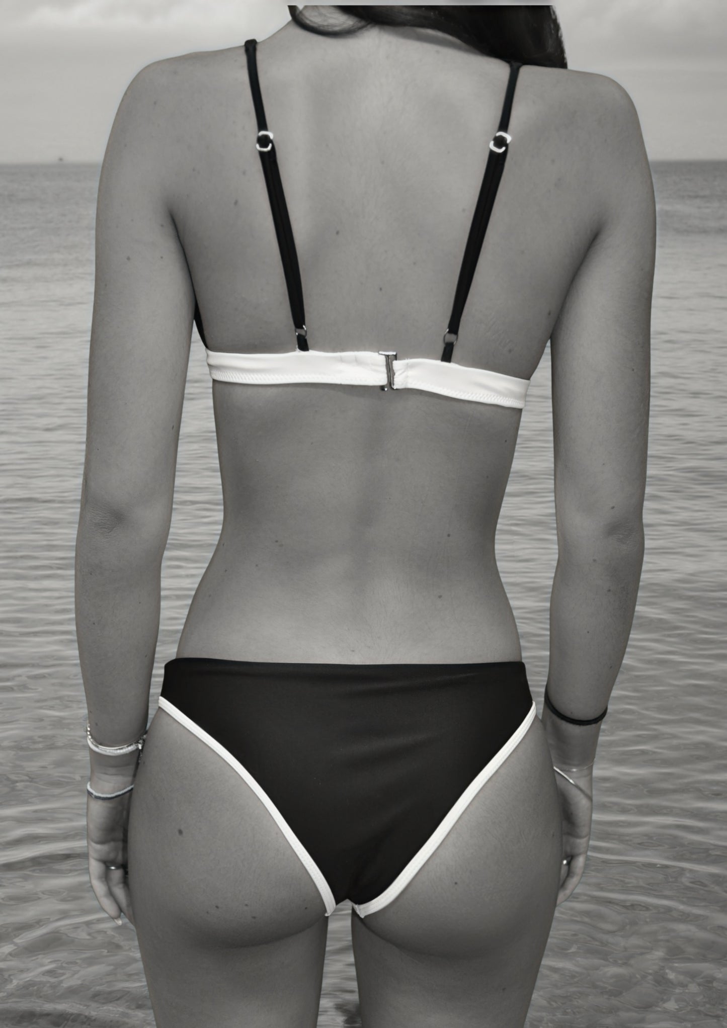 Haut triangle long avec bande – Noir & Blanc
